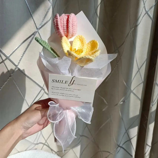 Rose and tulip knitted bouquet.